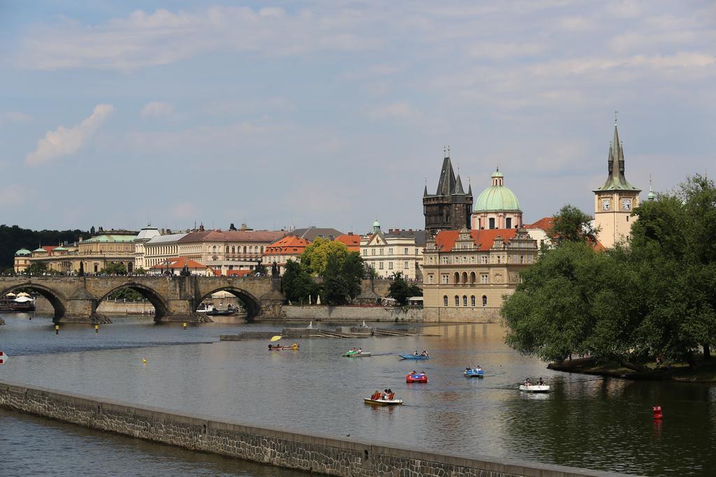 Hotel Mira Inn Praha Bagian luar foto