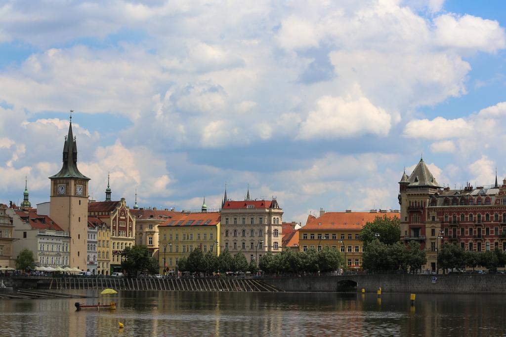 Hotel Mira Inn Praha Bagian luar foto