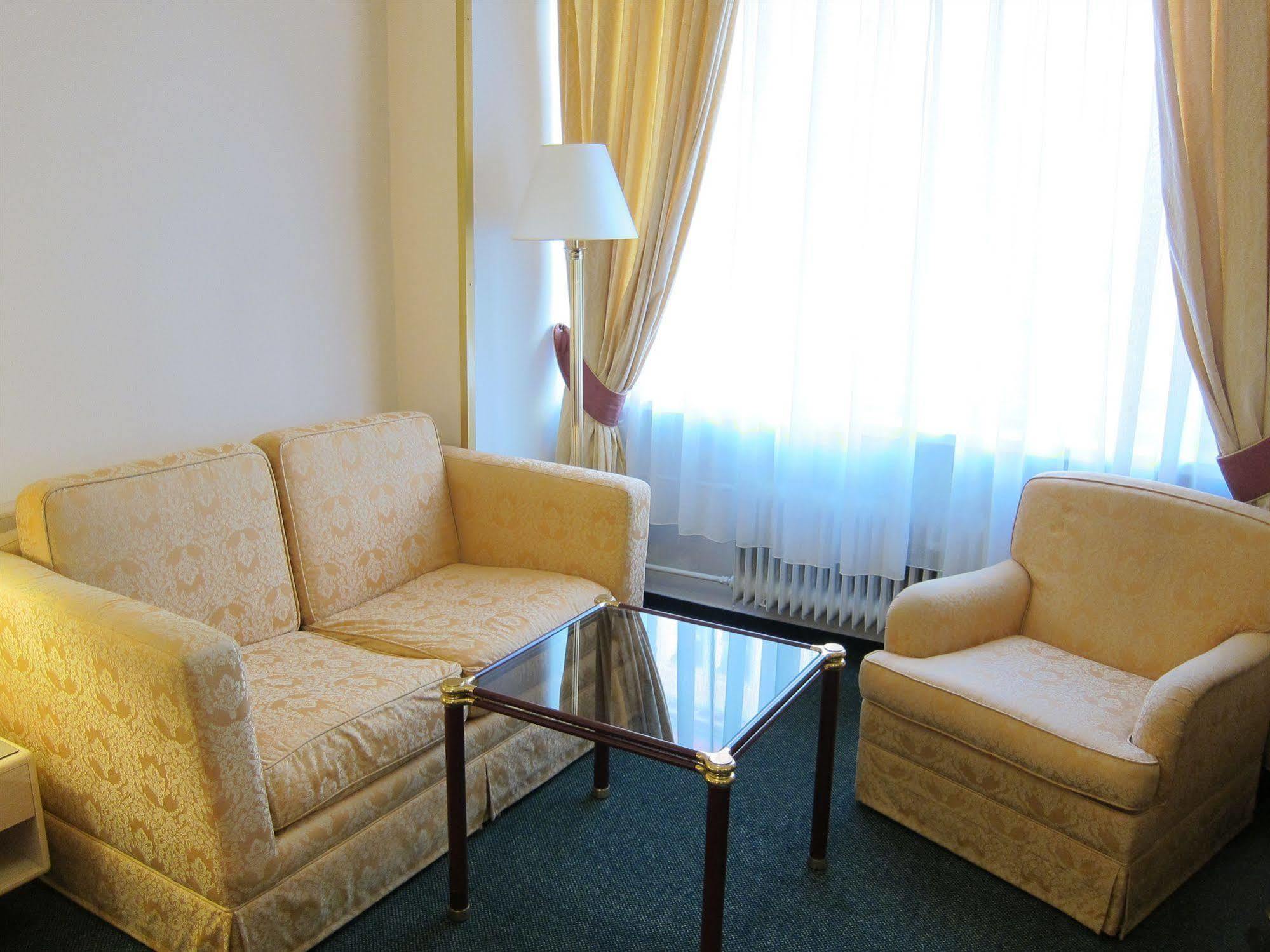 Hotel Mira Inn Praha Bagian luar foto