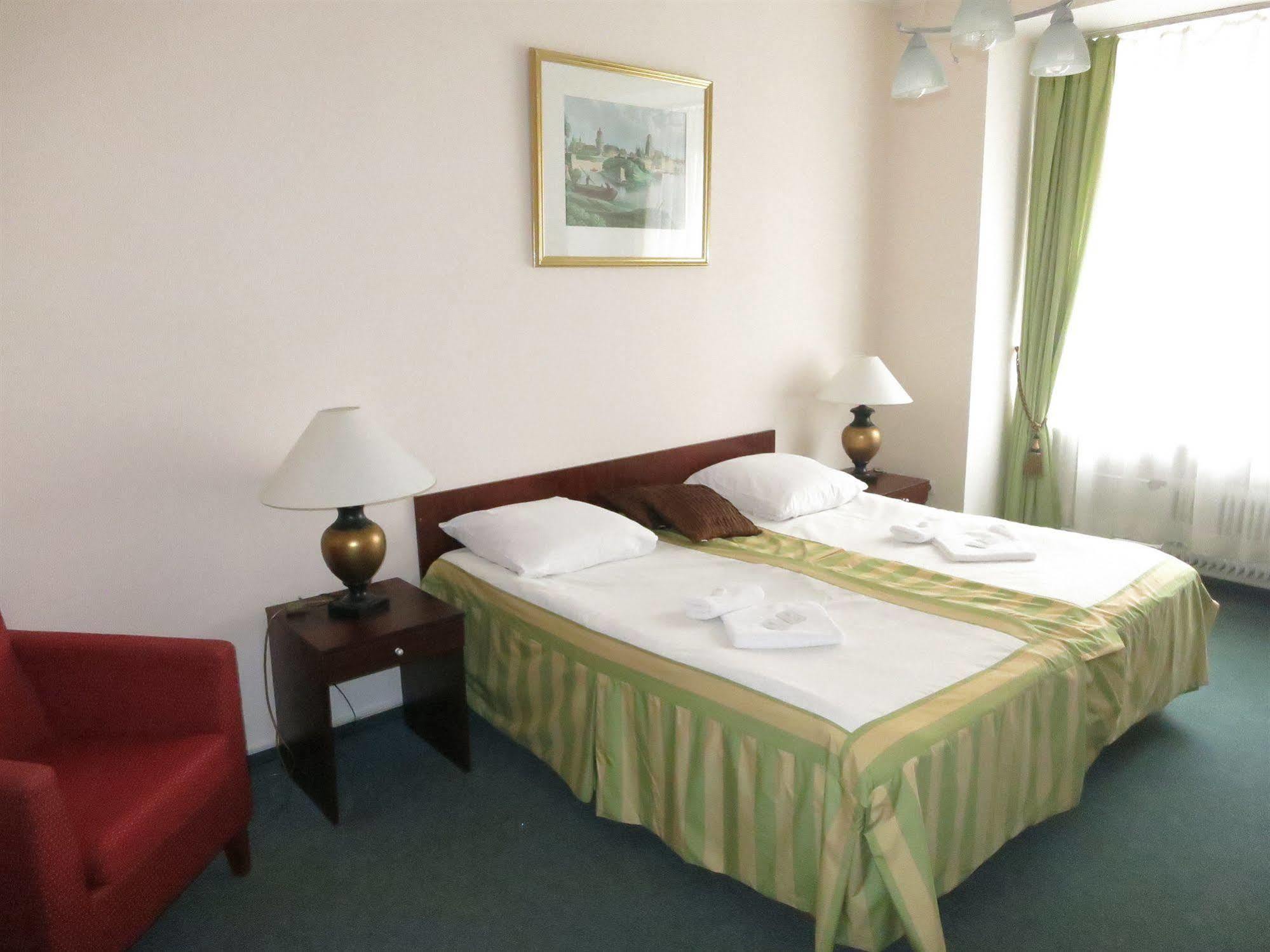 Hotel Mira Inn Praha Bagian luar foto