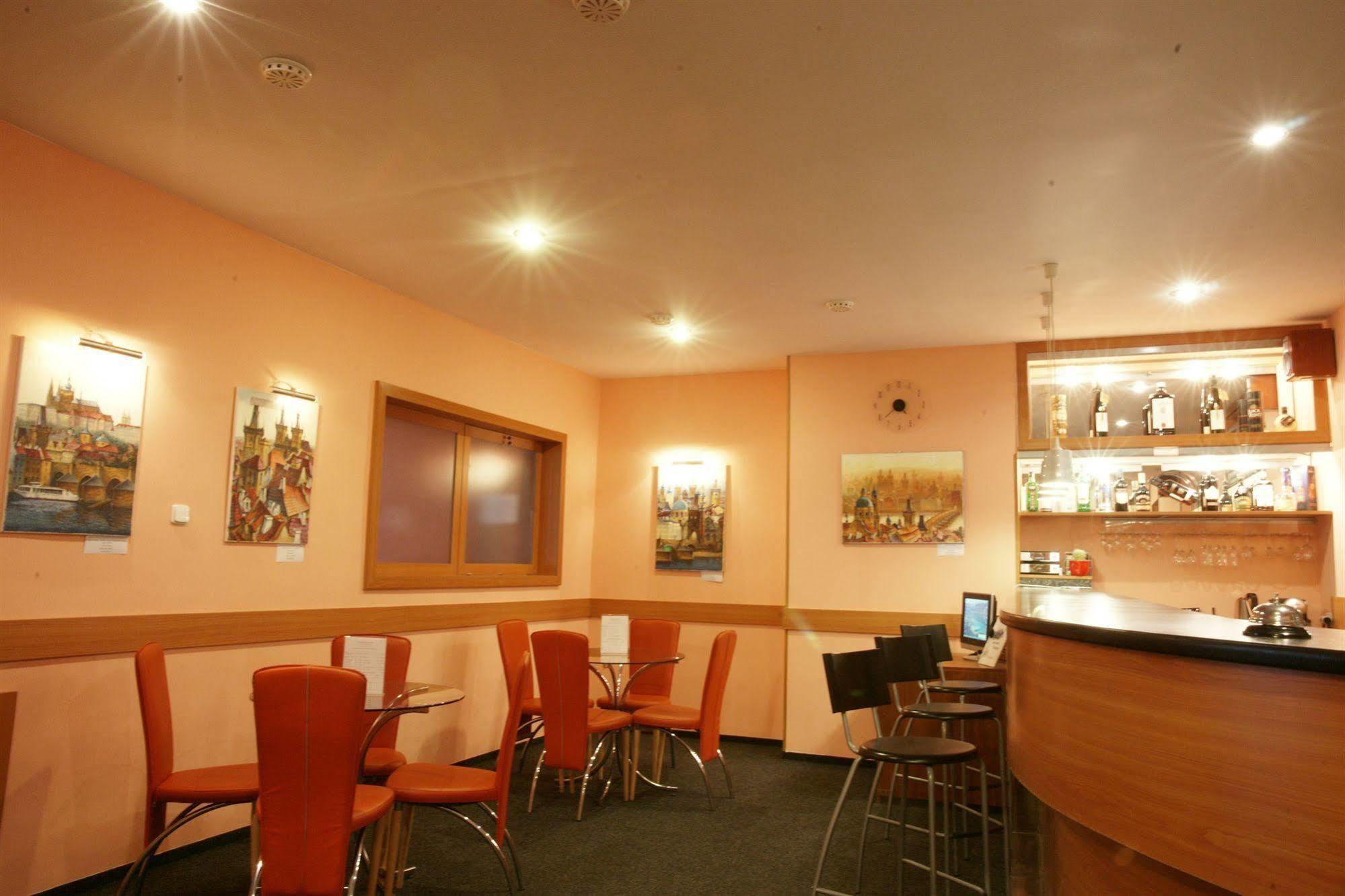 Hotel Mira Inn Praha Bagian luar foto