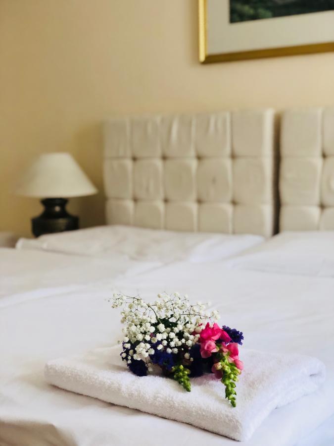 Hotel Mira Inn Praha Bagian luar foto
