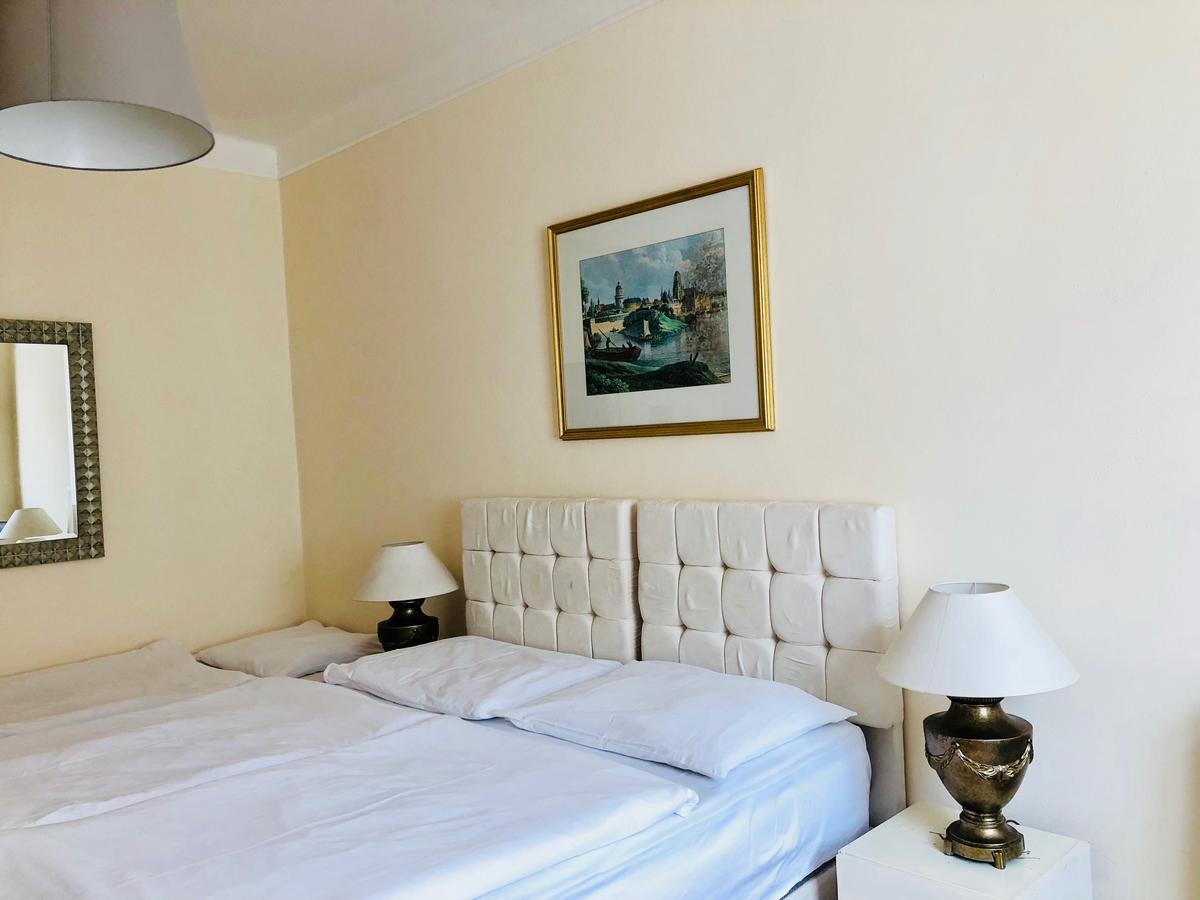 Hotel Mira Inn Praha Bagian luar foto