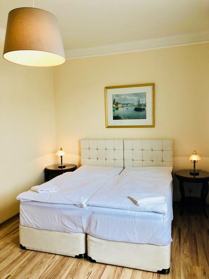 Hotel Mira Inn Praha Bagian luar foto