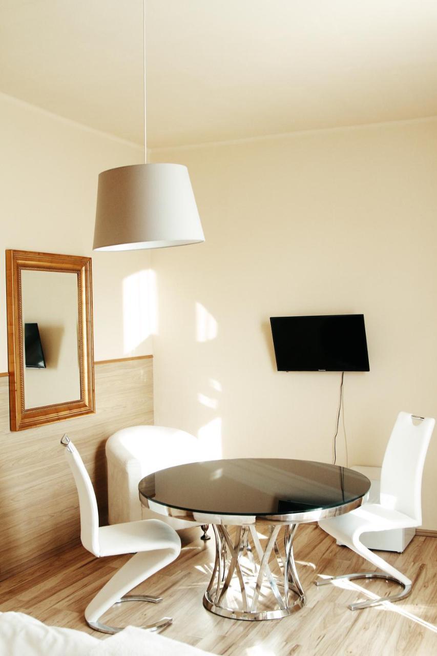 Hotel Mira Inn Praha Bagian luar foto