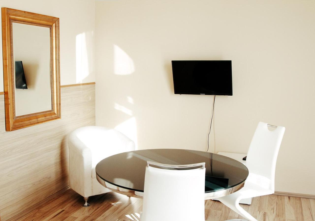 Hotel Mira Inn Praha Bagian luar foto