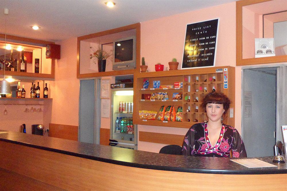 Hotel Mira Inn Praha Bagian luar foto
